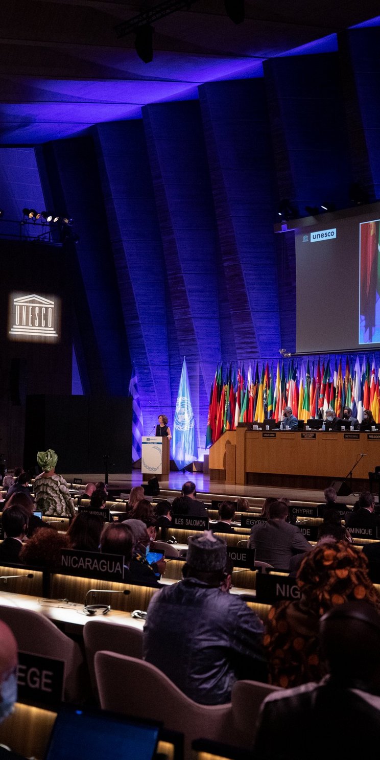 Das Bild zeigt die Generalkonferenz der UNESCO 2021.