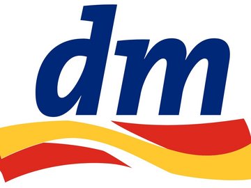 dm Logo in blauer Schrift und gelb-roten Streifen unter der Schrift.