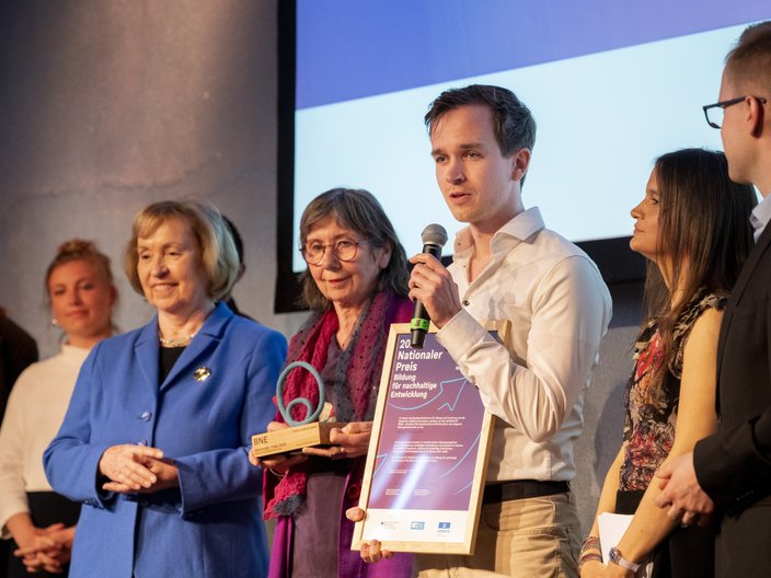 Foto der Preisverleihung an "Schule im Aufbruch"